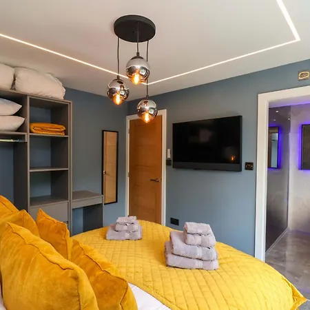 Дом отдыха 12 Hunley Avenue *