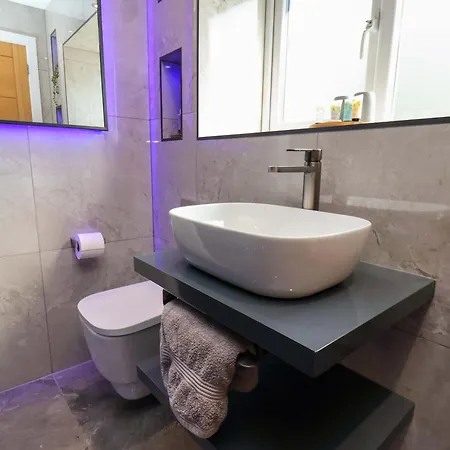 12 Hunley Avenue Солтберн-бай-те-Си