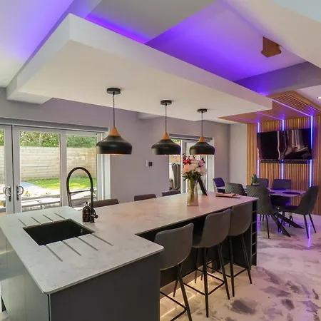 12 Hunley Avenue * Saltburn-by-the-Sea