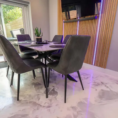 12 Hunley Avenue * Saltburn-by-the-Sea